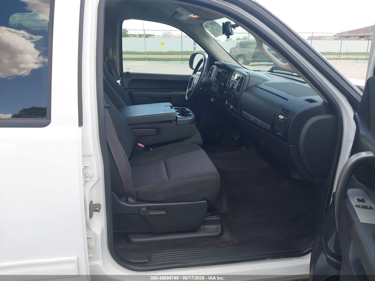 2011 CHEVROLET SILVERADO 1500 LT · 5/11