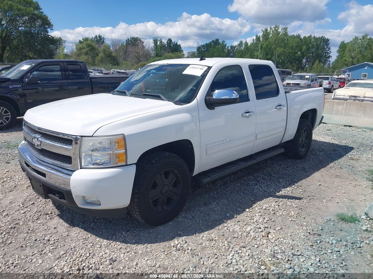 2011 CHEVROLET SILVERADO 1500 LT · 2/11