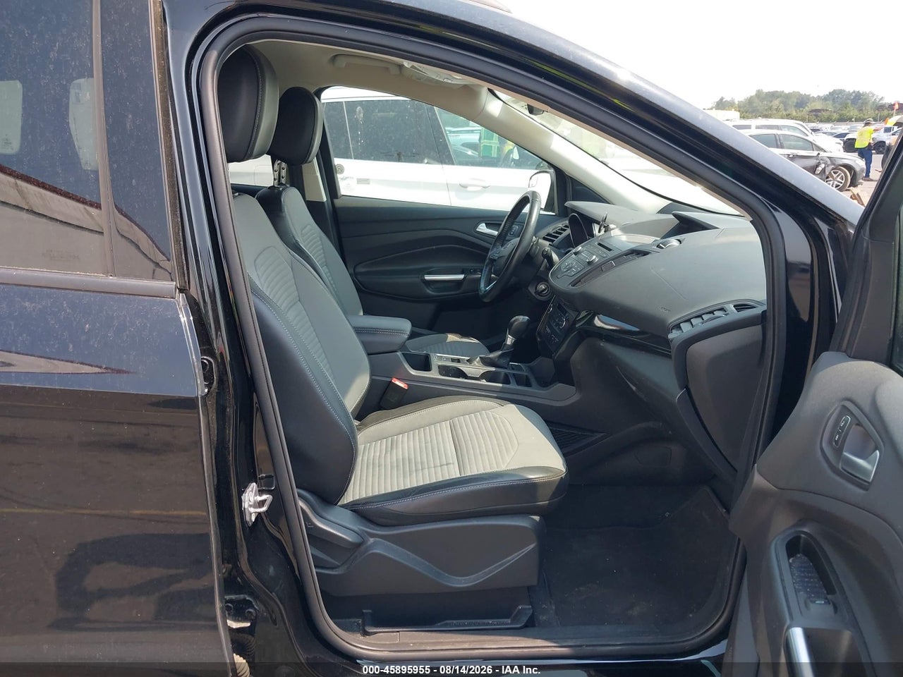 2017 FORD ESCAPE SE · 5/11