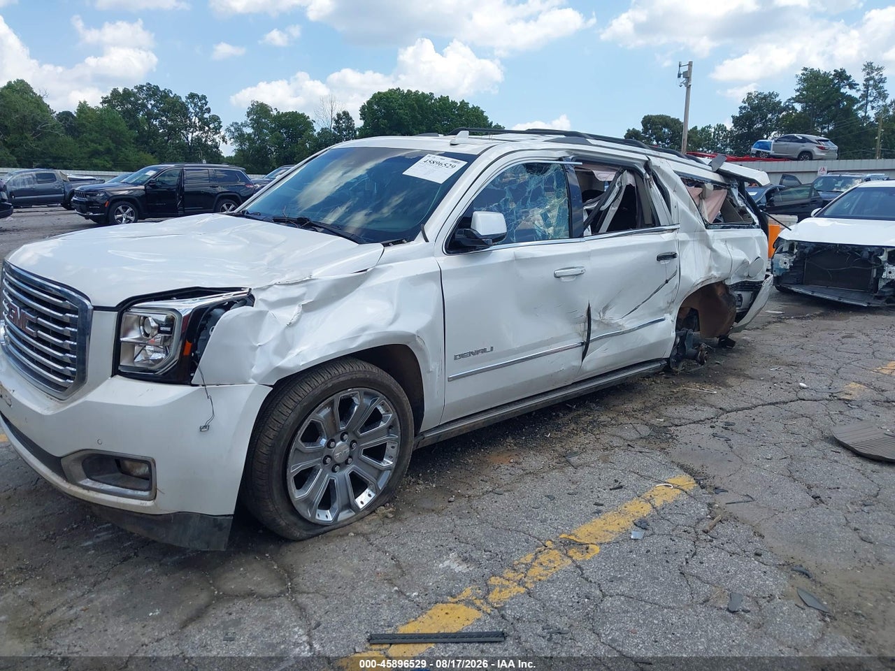 2017 GMC YUKON XL DENALI · 2/10