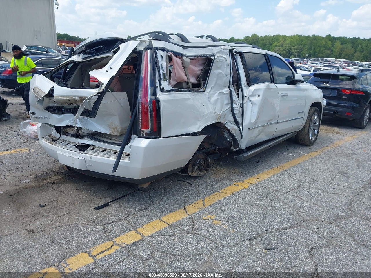 2017 GMC YUKON XL DENALI · 4/10