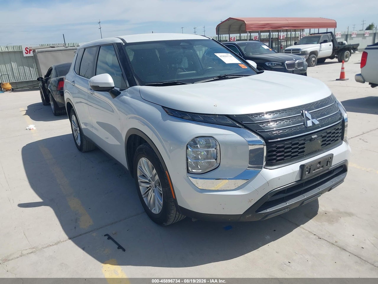 JA4J3TA88PZ****** · 2023 MITSUBISHI OUTLANDER ES 2.5 2WD