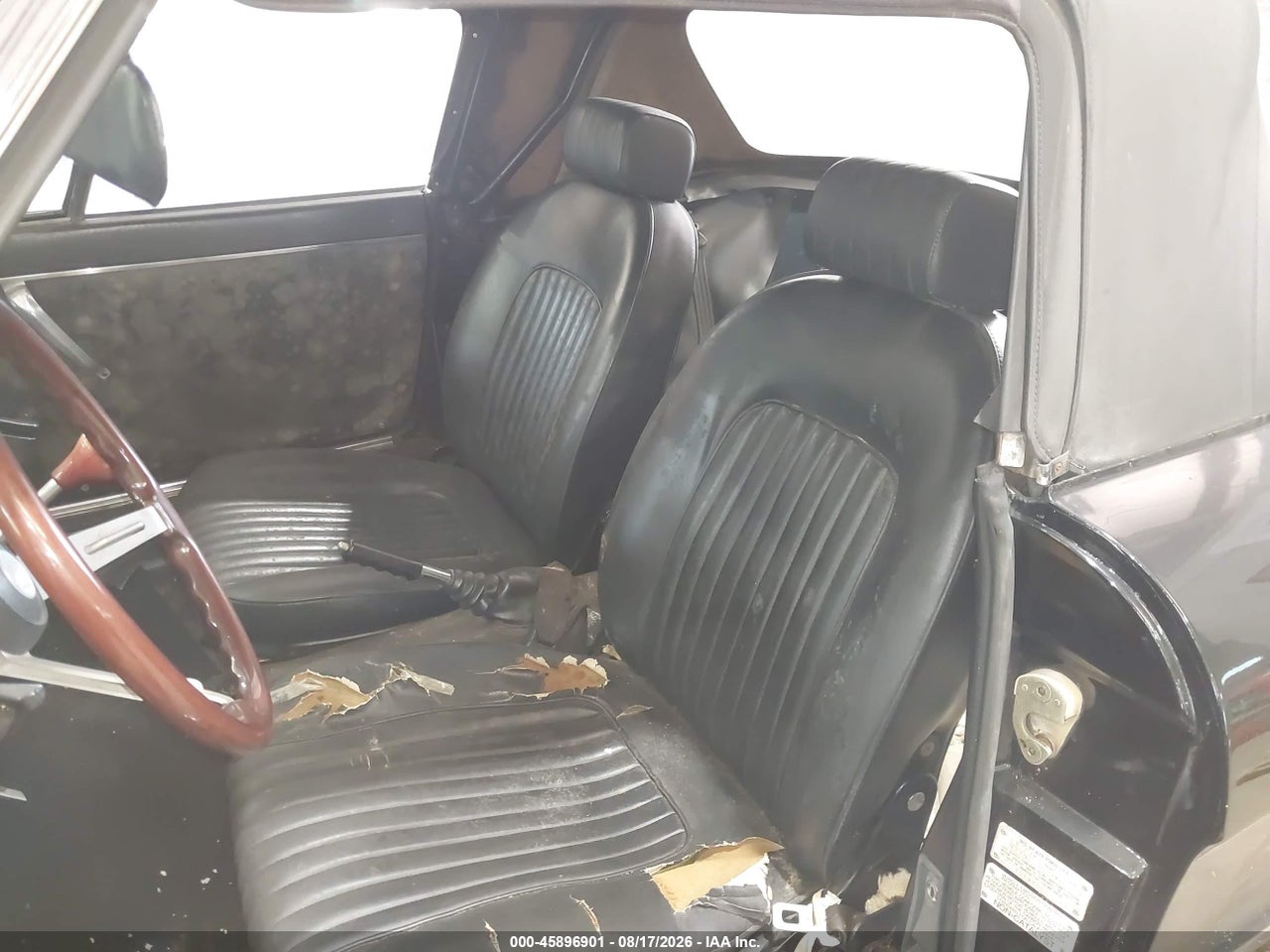 00000000AR3****** · 1976 ALFA ROMEO SPIDER · 8/11