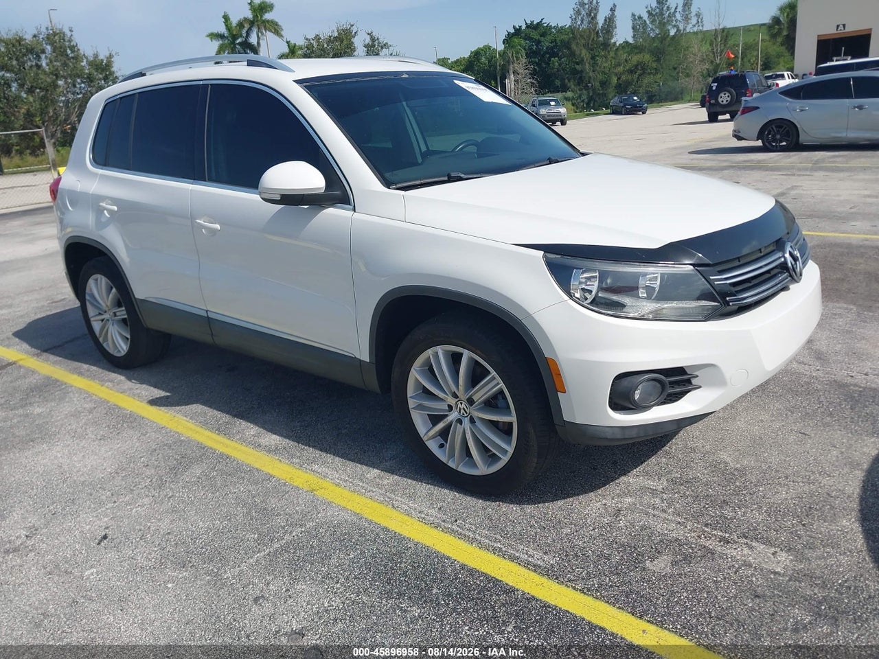 WVGAV7AXXCW****** · 2012 VOLKSWAGEN TIGUAN SE