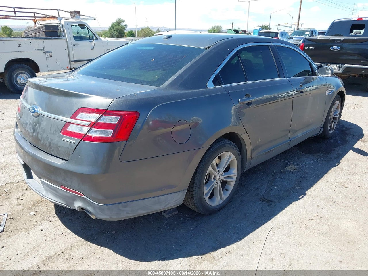 2015 FORD TAURUS SE · 4/11