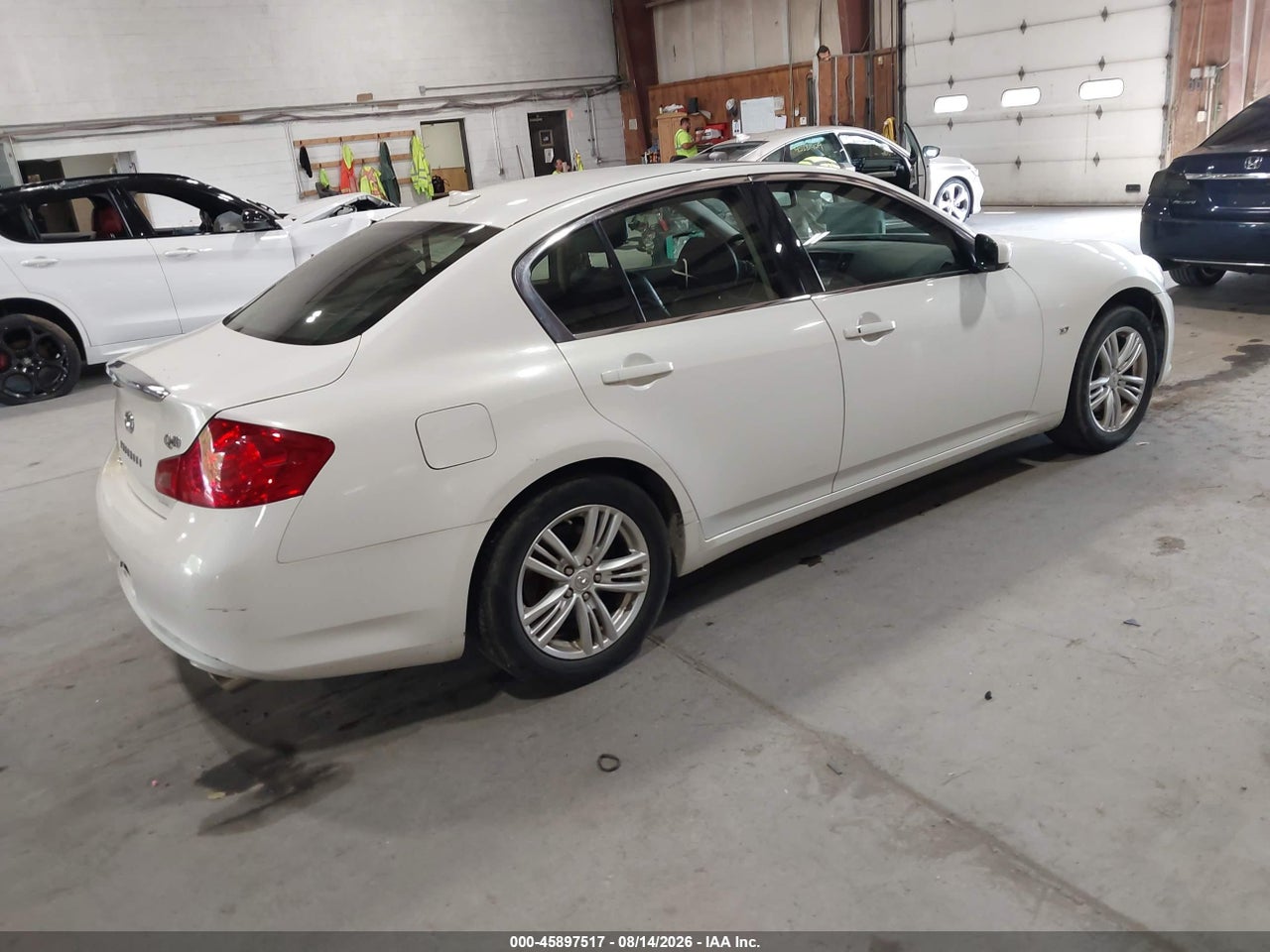 2015 INFINITI Q40   · 4/11
