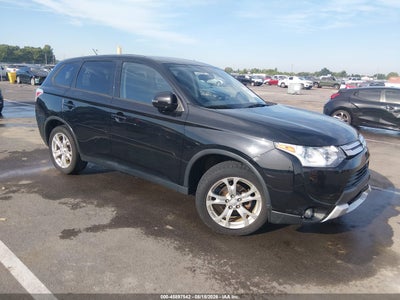 JA4AD3A35FZ****** · 2015 MITSUBISHI OUTLANDER SE
