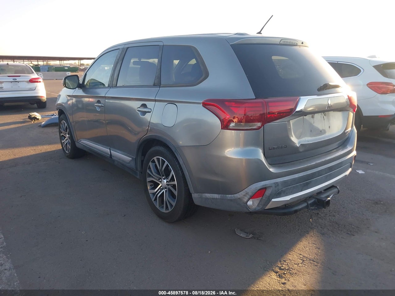 2016 MITSUBISHI OUTLANDER SE · 3/10