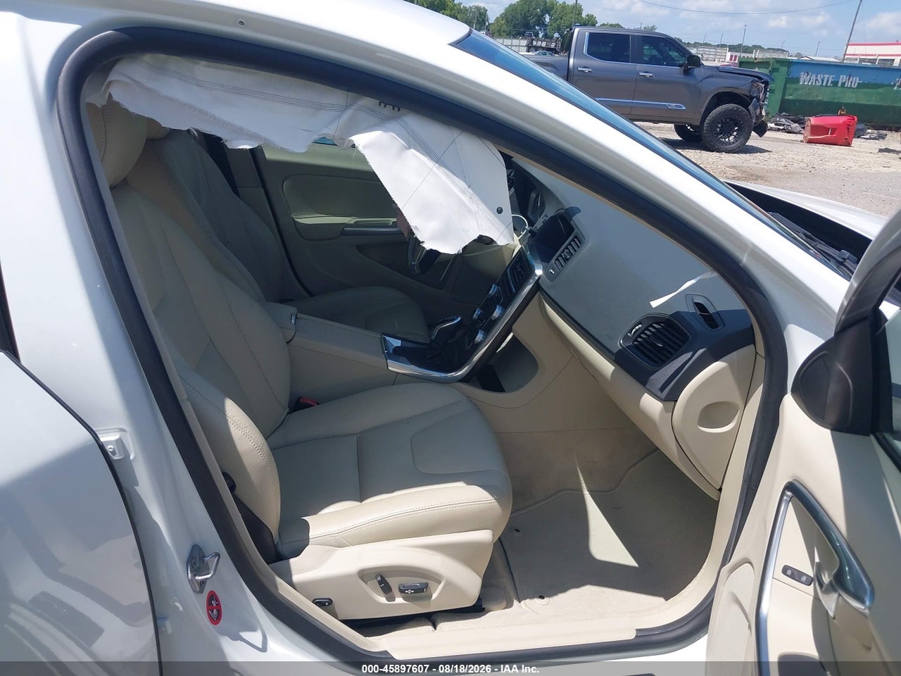 2015 VOLVO S60 T5 PREMIER · 5/11
