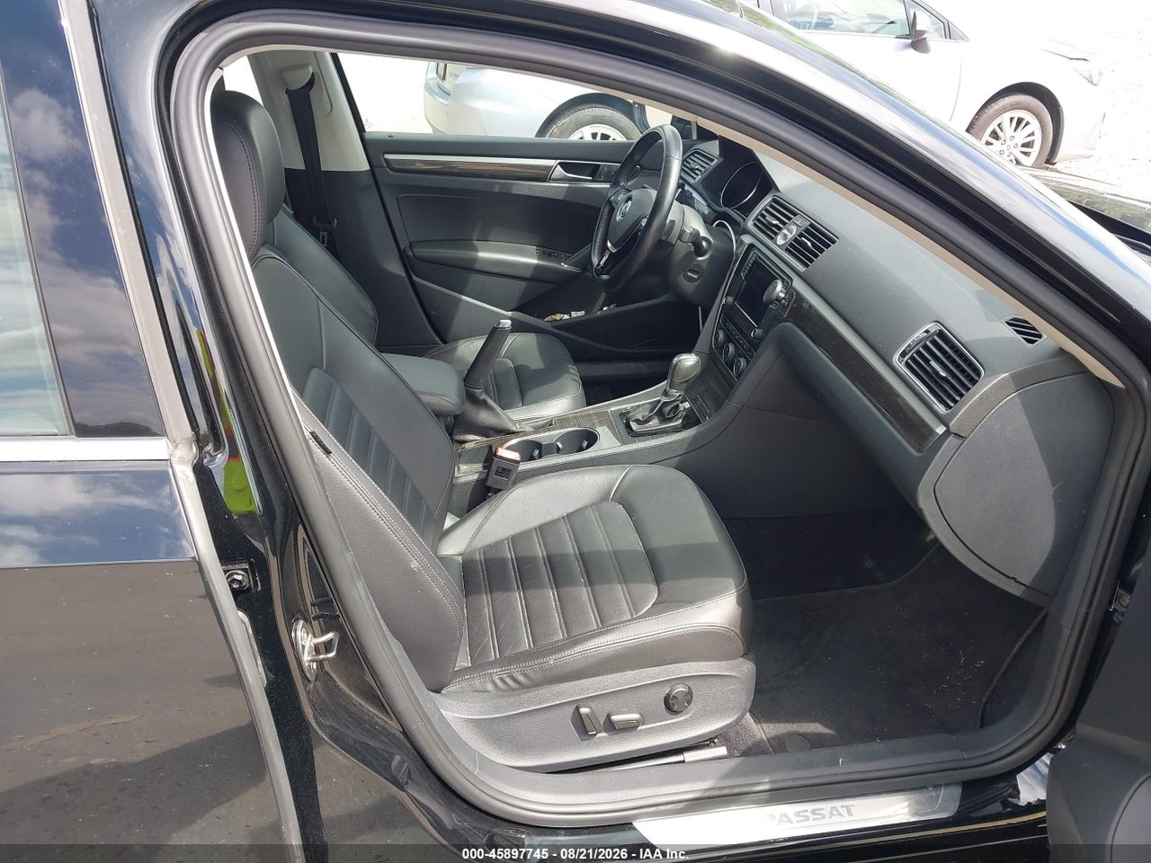 2016 VOLKSWAGEN PASSAT V6 SEL PREMIUM · 5/11