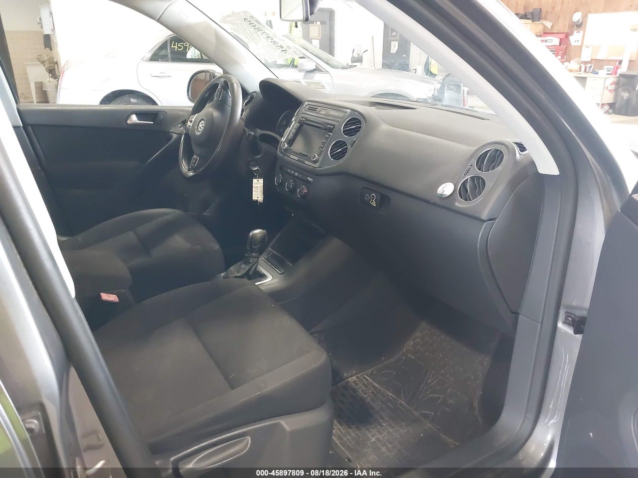 2015 VOLKSWAGEN TIGUAN S · 5/11