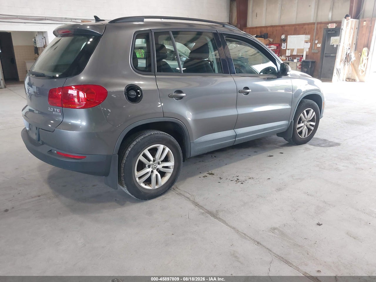 2015 VOLKSWAGEN TIGUAN S · 4/11