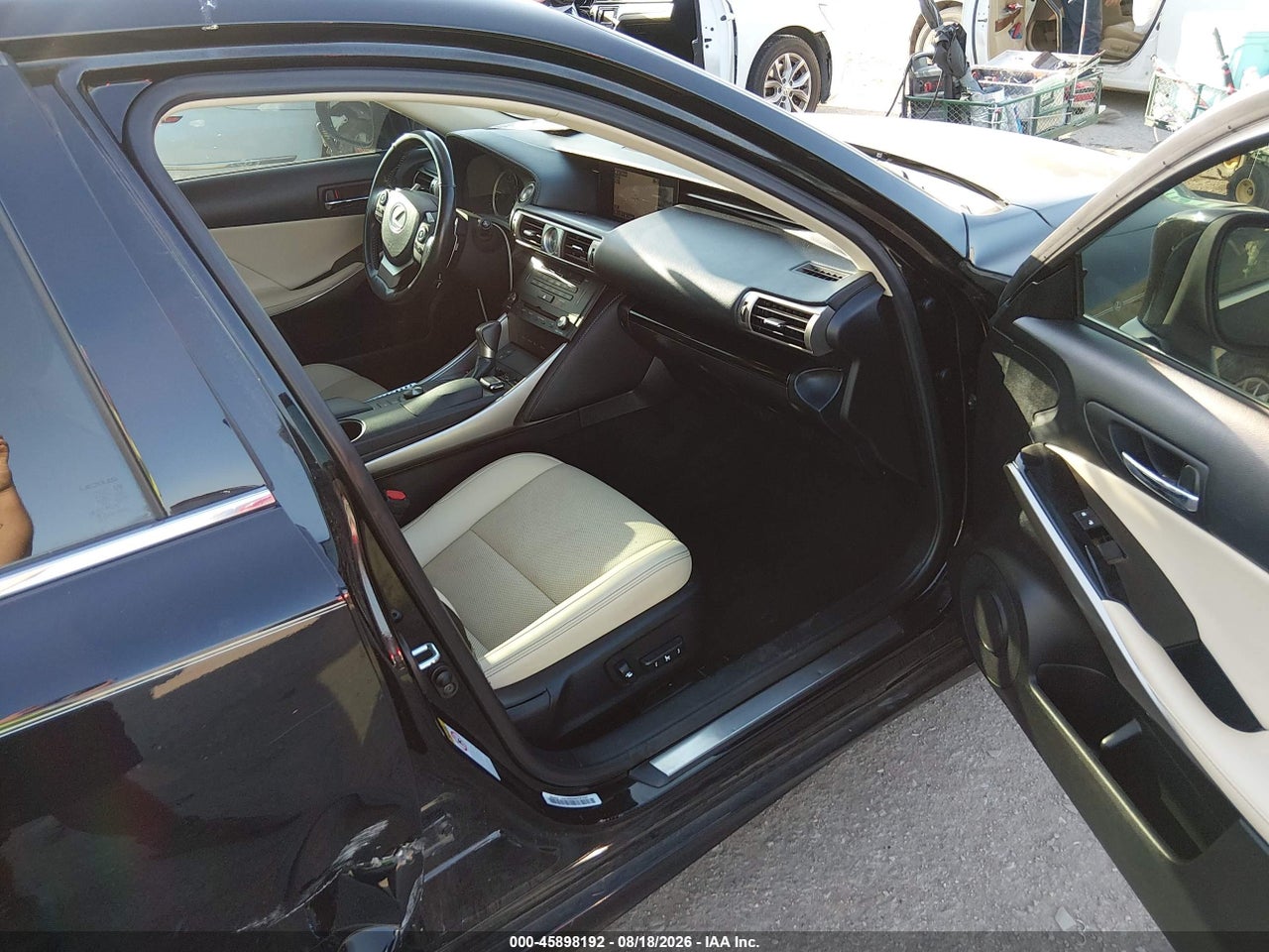 2016 LEXUS IS 200T · 5/11