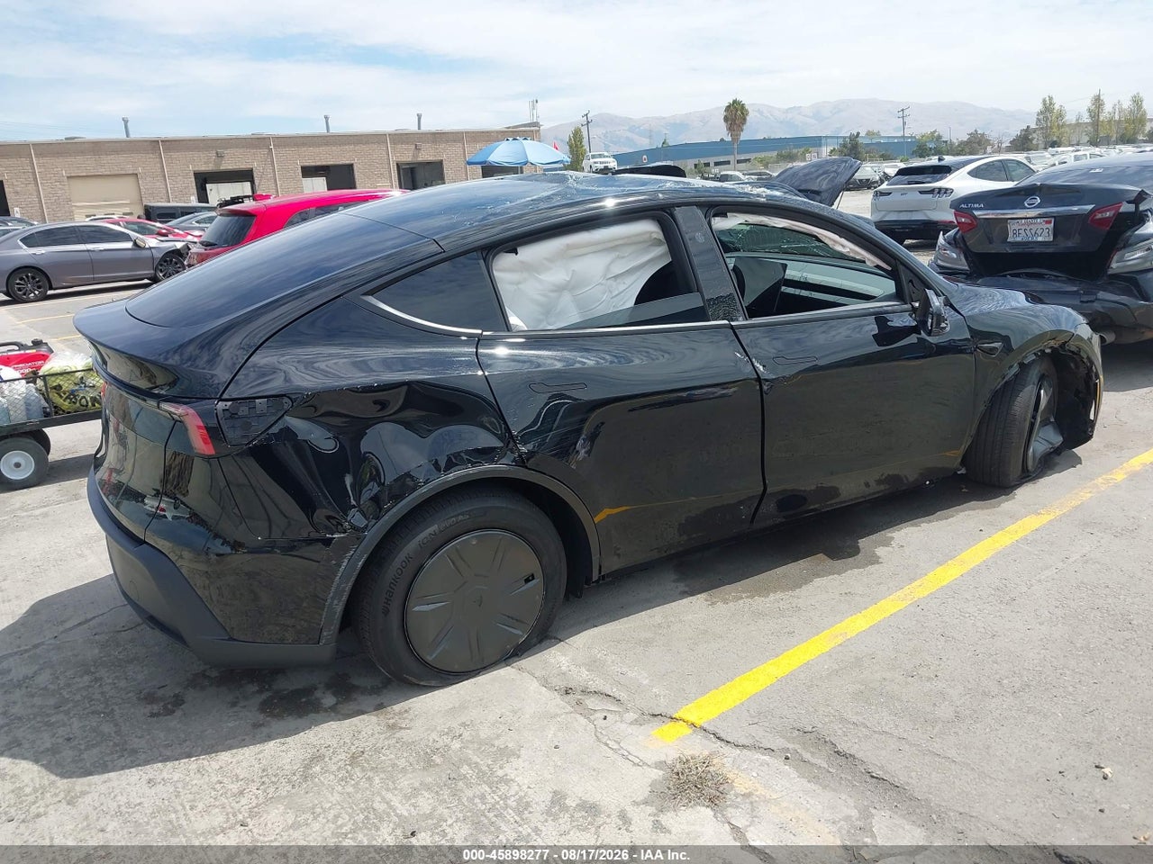 2026 TESLA MODEL Y   · 4/9