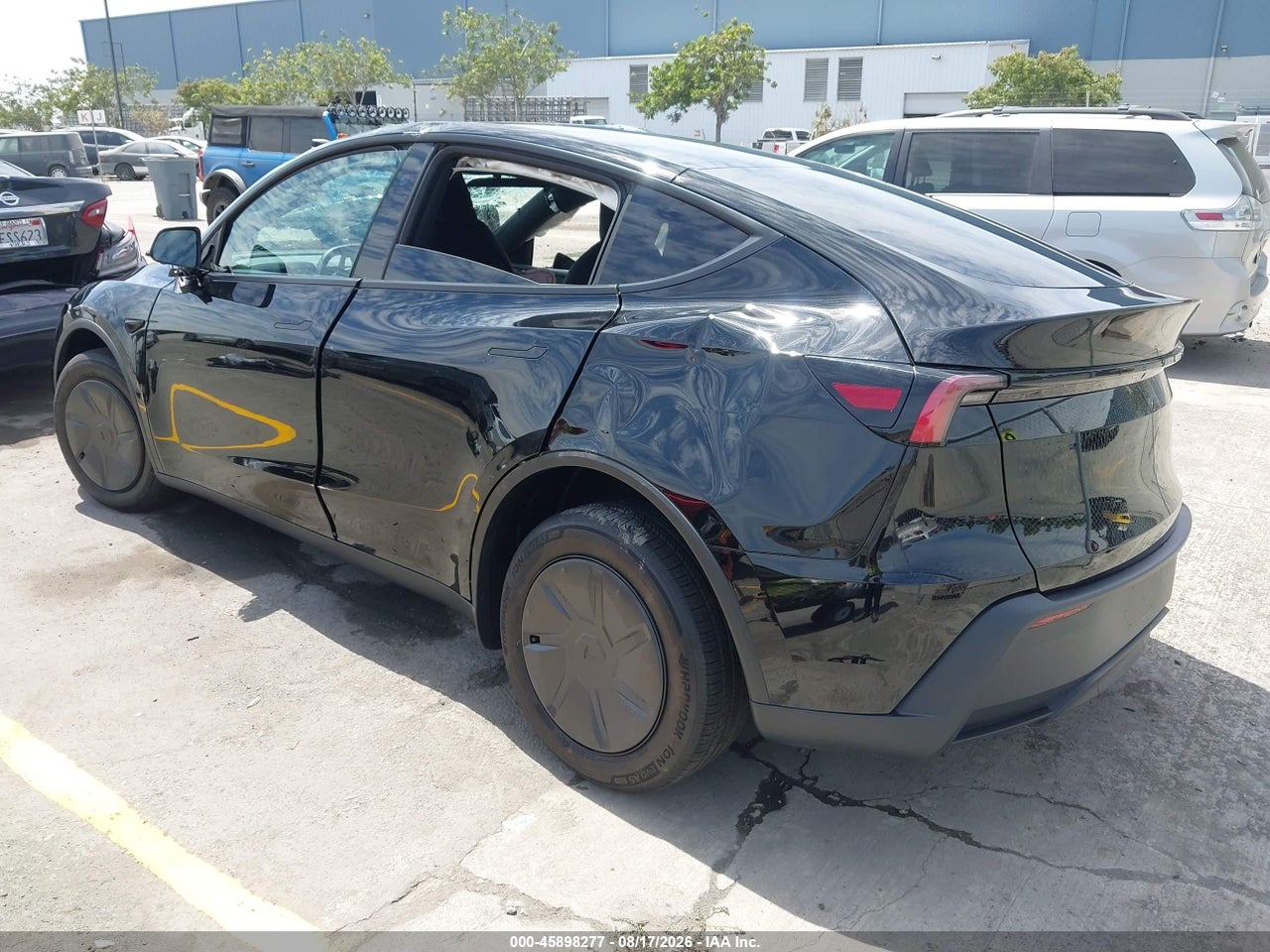 2026 TESLA MODEL Y   · 3/9