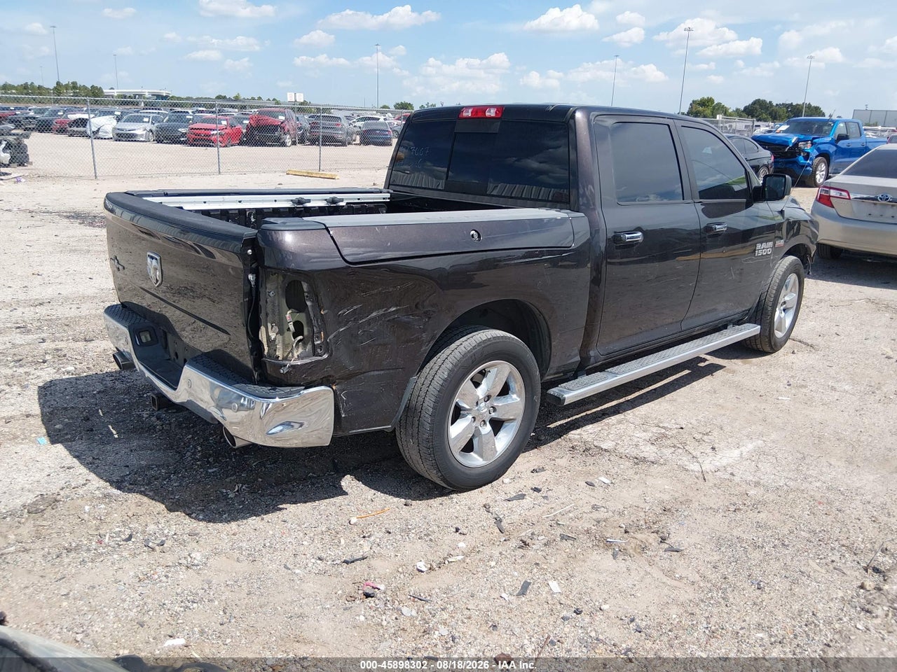 2016 RAM 1500 SLT · 4/11