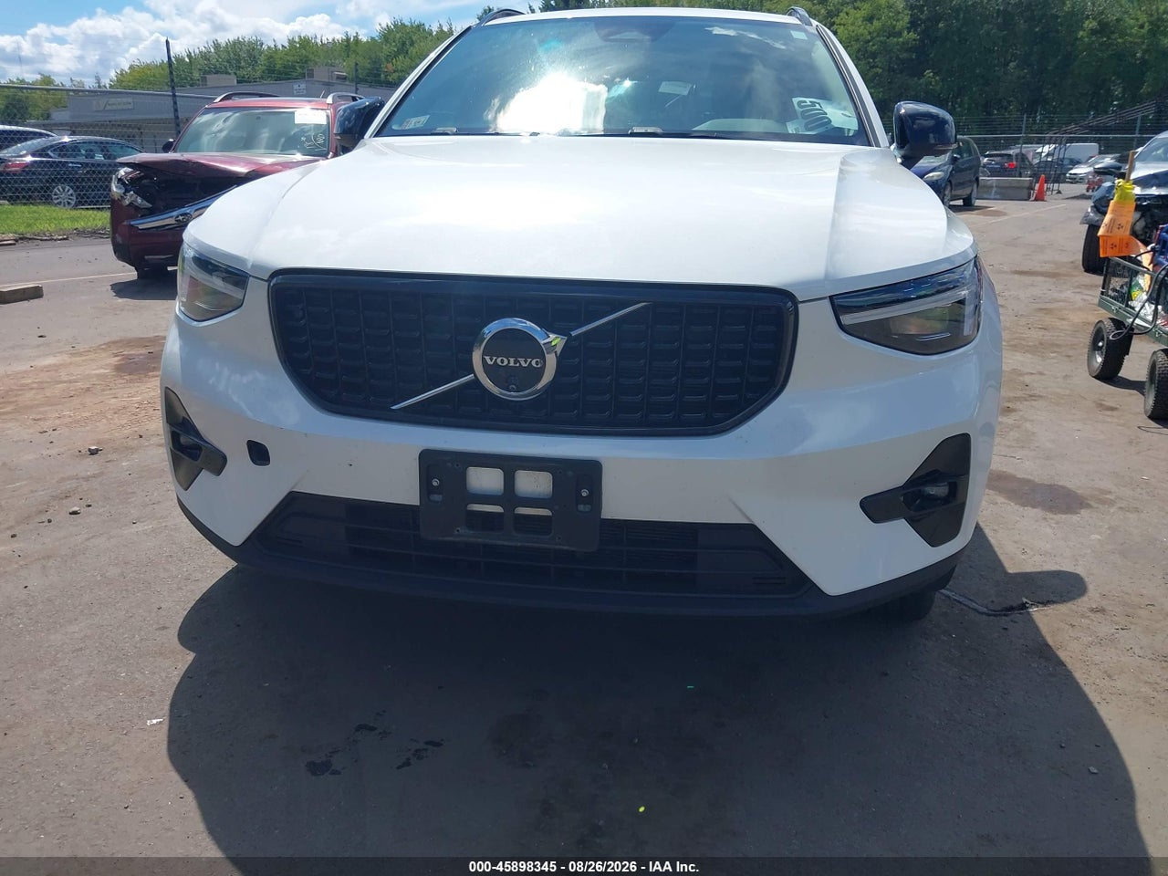 2025 VOLVO XC40 B5 PLUS DARK THEME · 6/11
