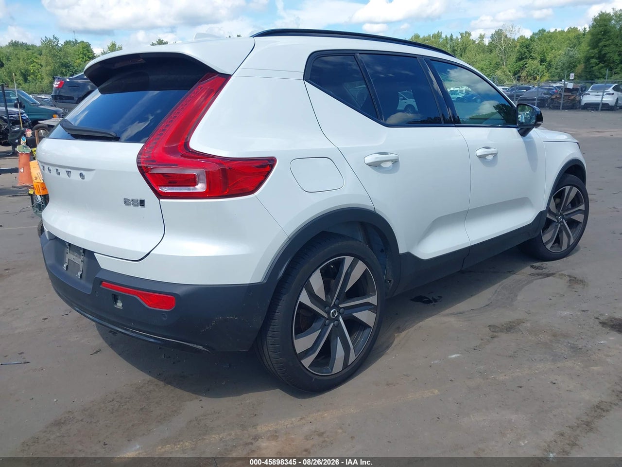 2025 VOLVO XC40 B5 PLUS DARK THEME · 4/11