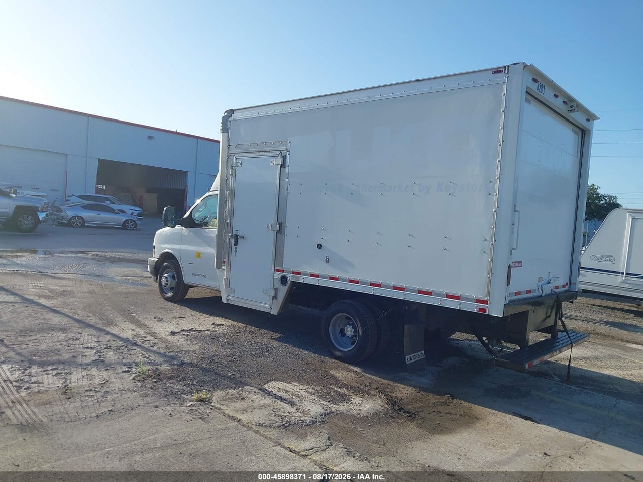 2020 CHEVROLET EXPRESS CUTAWAY WORK VAN · 3/4