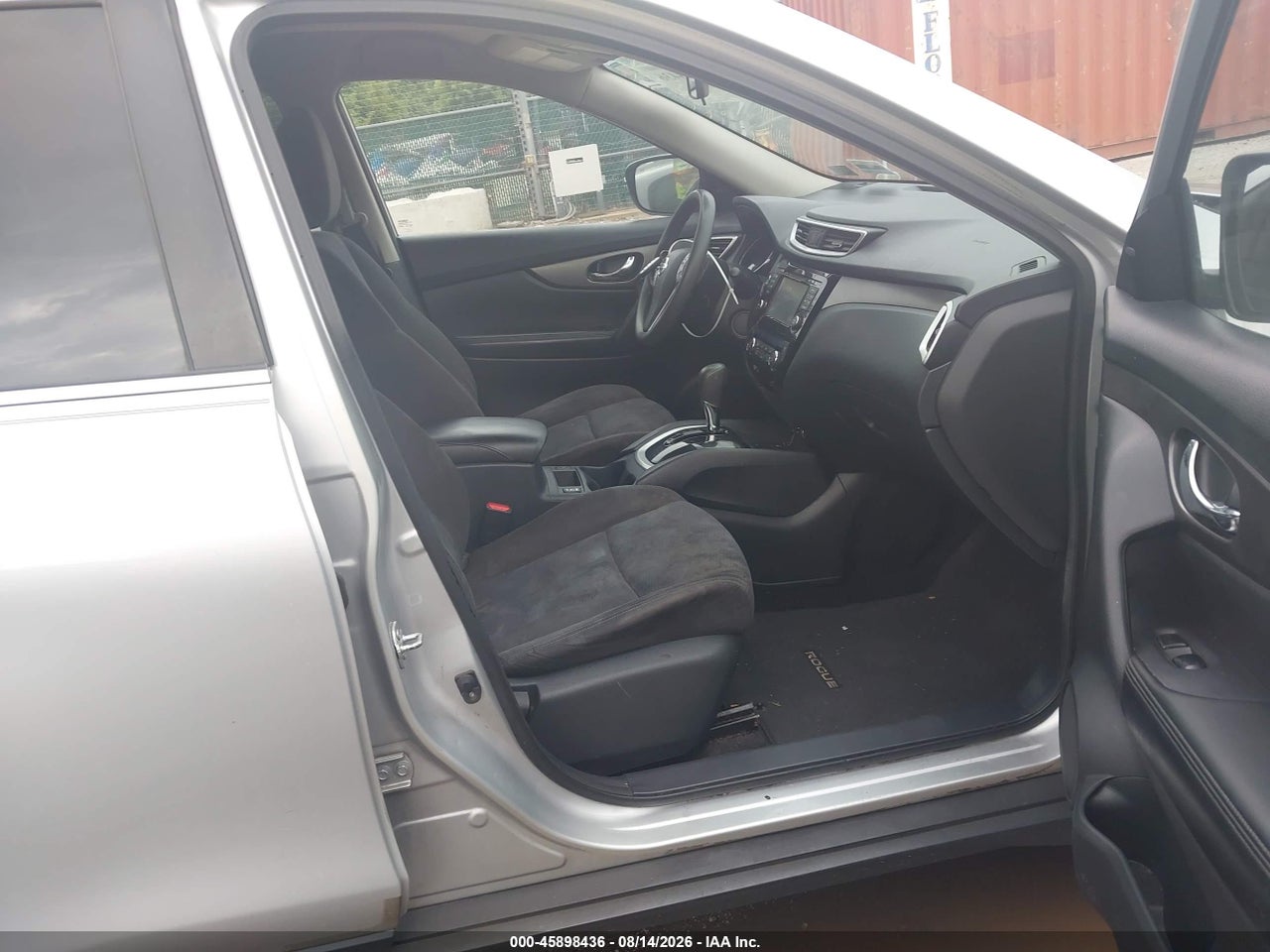 2015 NISSAN ROGUE SV · 5/11