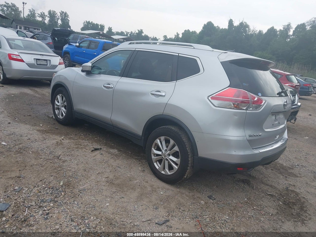 2015 NISSAN ROGUE SV · 3/11
