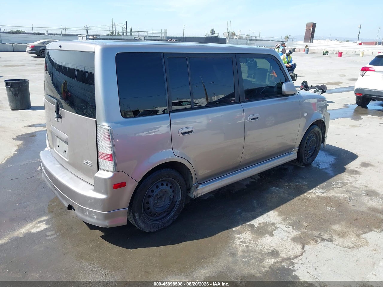 2005 SCION XB   · 4/9