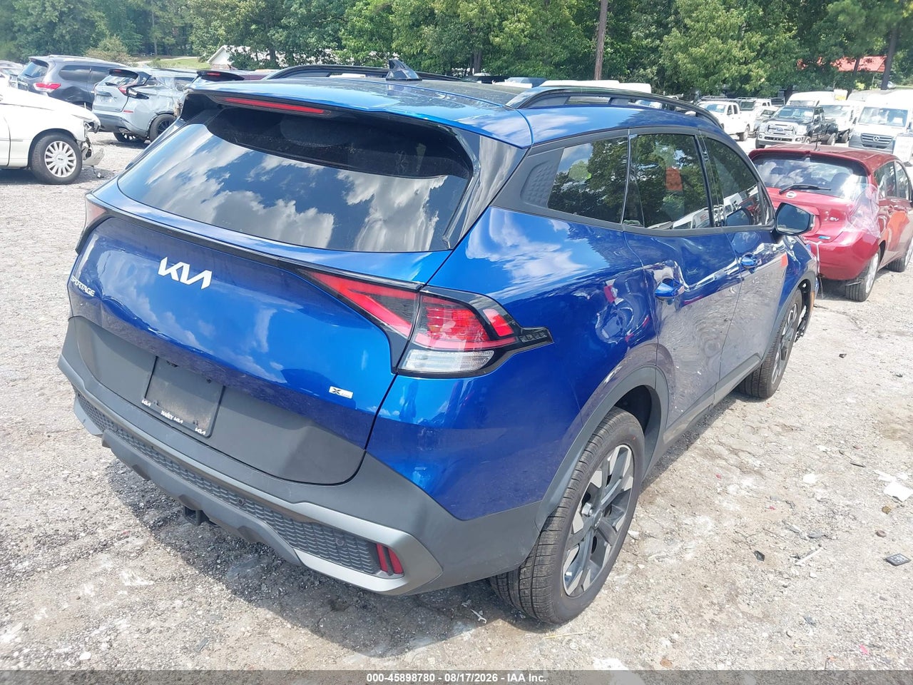 2023 KIA SPORTAGE X-LINE · 4/11