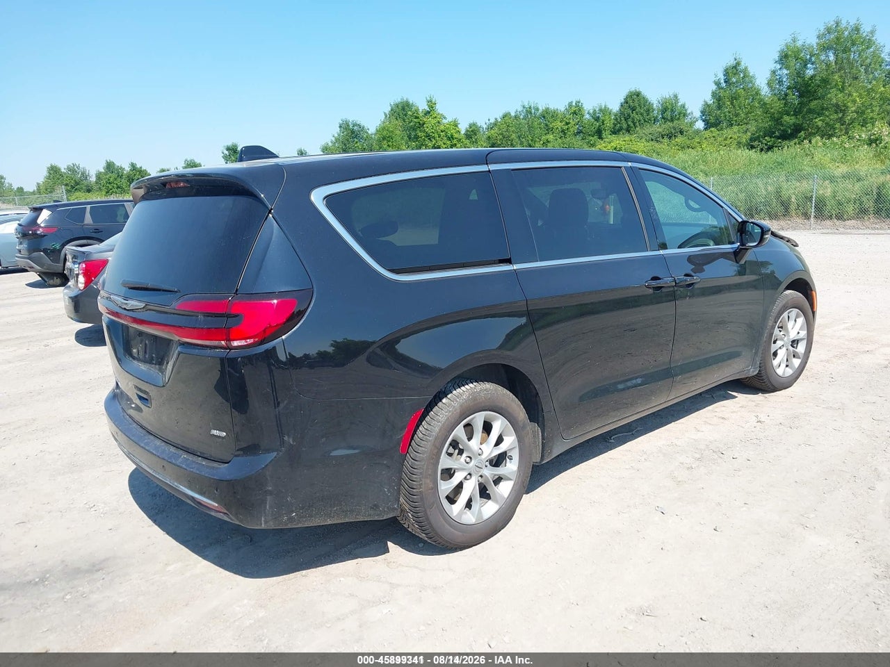 2025 CHRYSLER PACIFICA SELECT · 4/11
