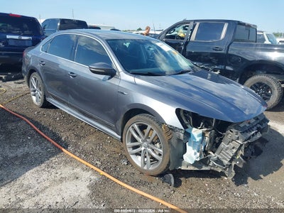 1VWDT7A32HC****** · 2017 VOLKSWAGEN PASSAT 1.8T R-LINE