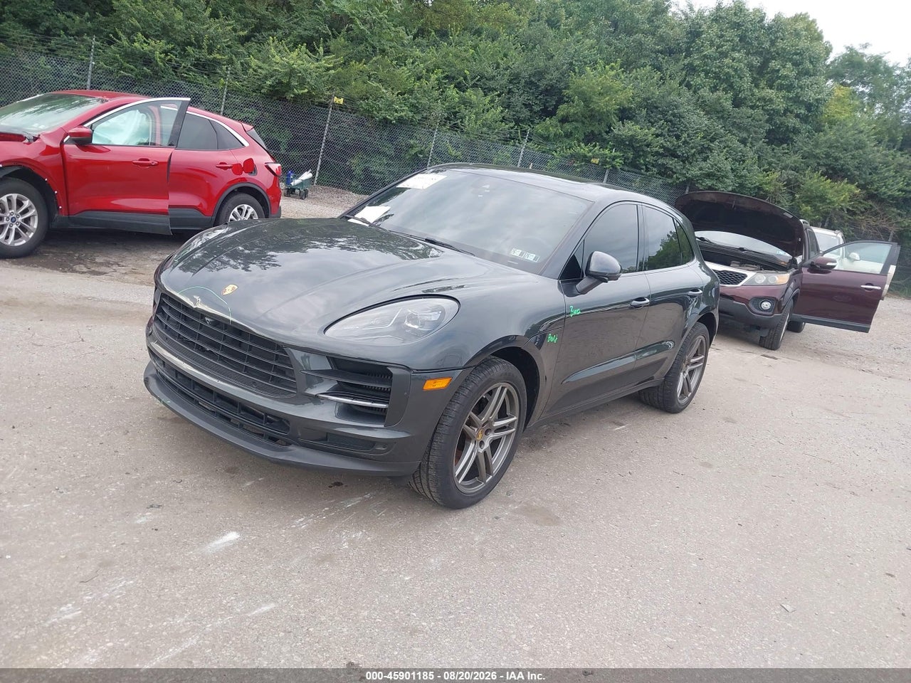2020 PORSCHE MACAN S · 2/11