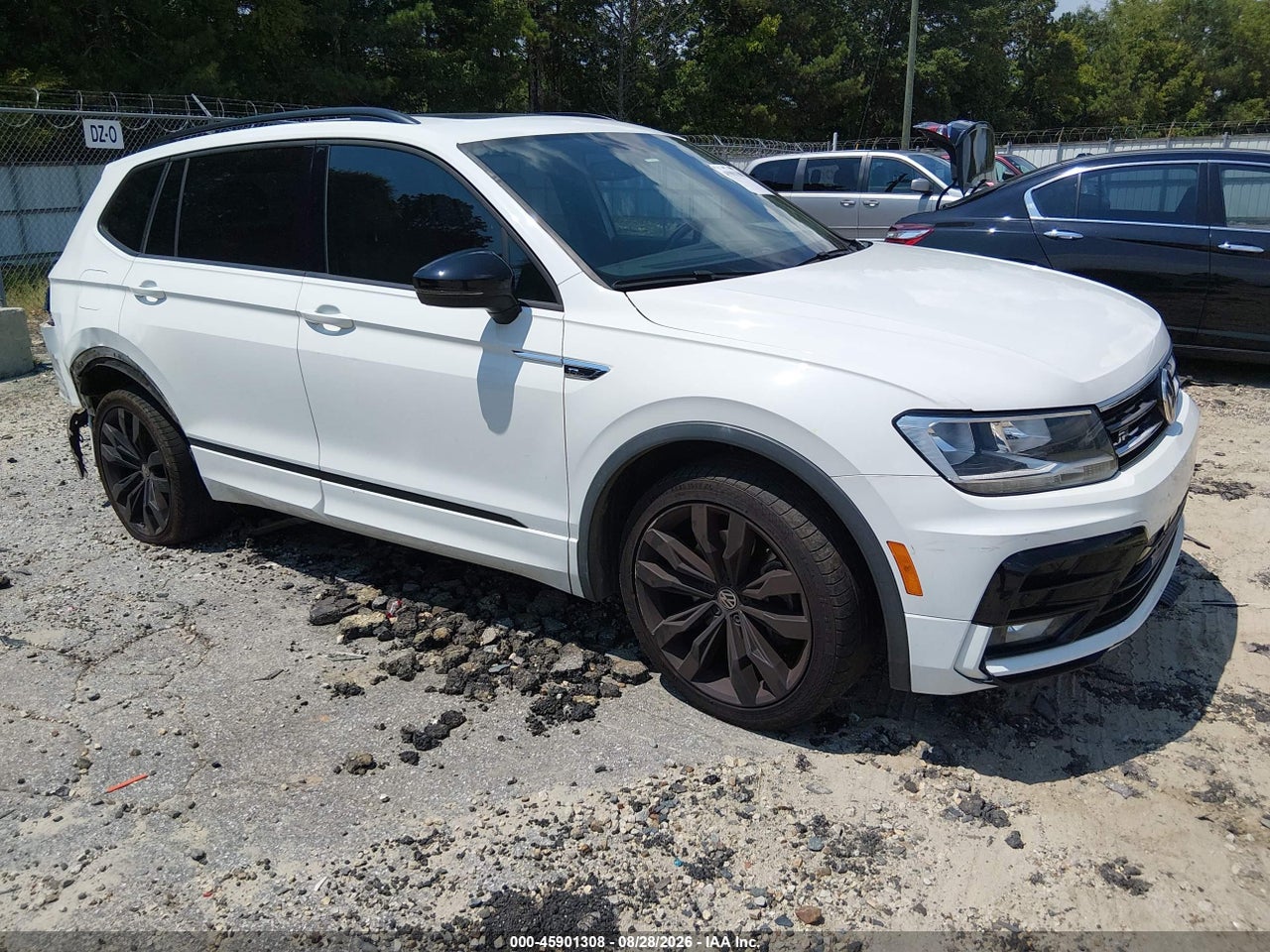 3VV3B7AX7LM****** · 2020 VOLKSWAGEN TIGUAN 2.0T SE/2.0T SE R-LINE BLACK/2.0T SEL