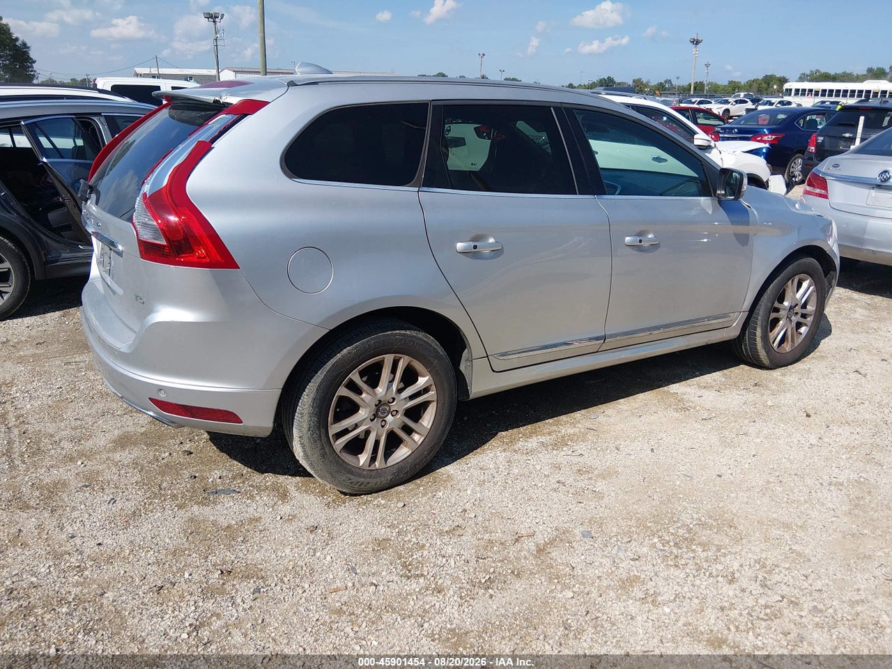 2015 VOLVO XC60 T5 PREMIER · 4/11