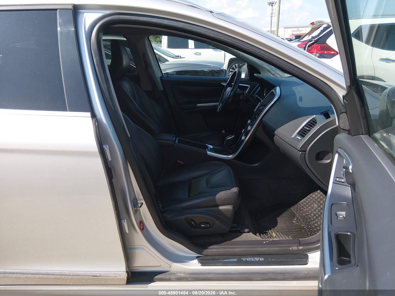 2015 VOLVO XC60 T5 PREMIER · 5/11