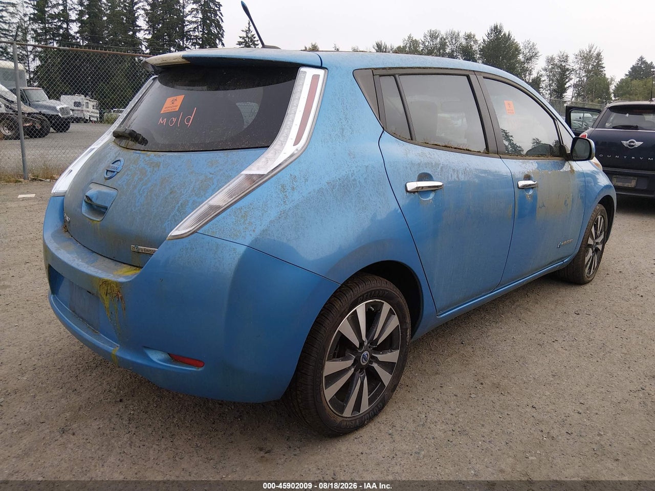 2013 NISSAN LEAF SL · 4/10
