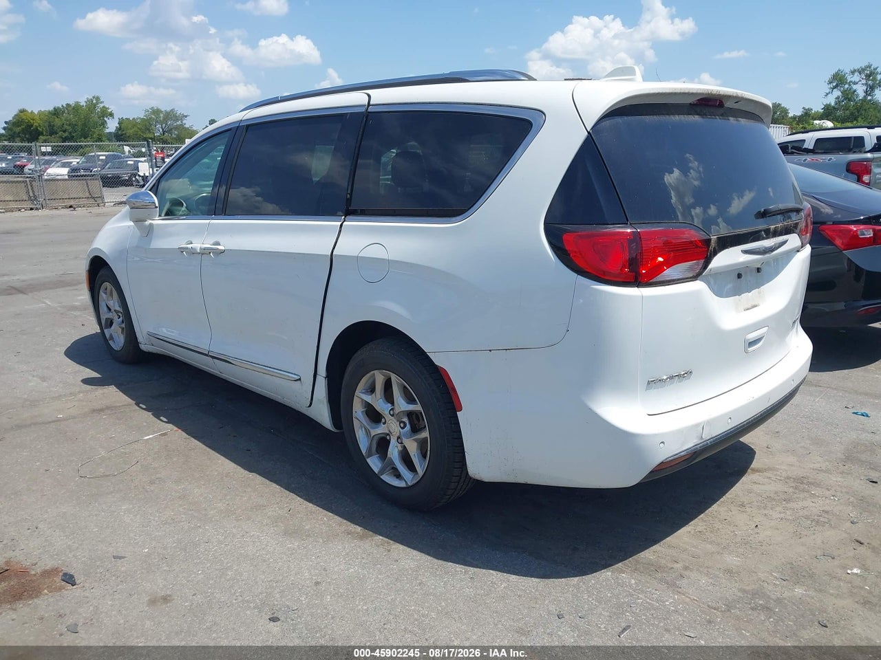 2018 CHRYSLER PACIFICA LIMITED · 3/11