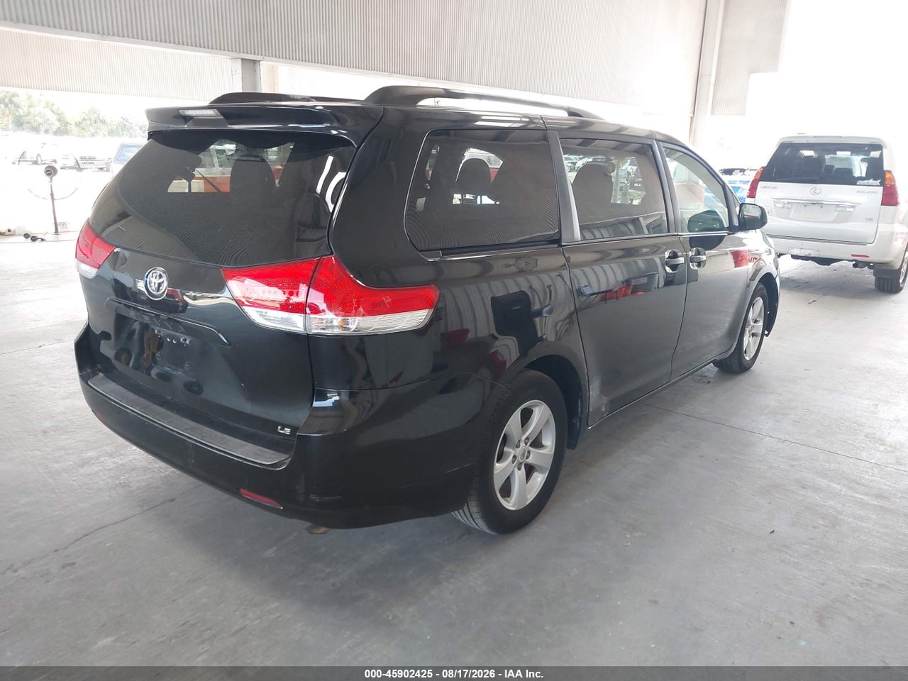 2011 TOYOTA SIENNA LE V6 · 4/11