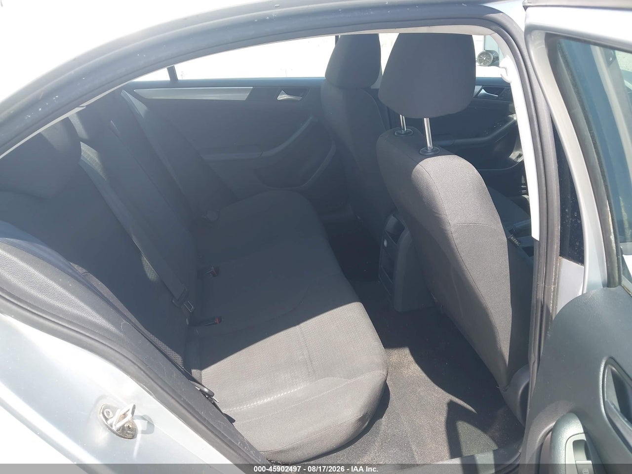 3VWD17AJ1FM****** · 2015 VOLKSWAGEN JETTA 1.8T SE · 8/11