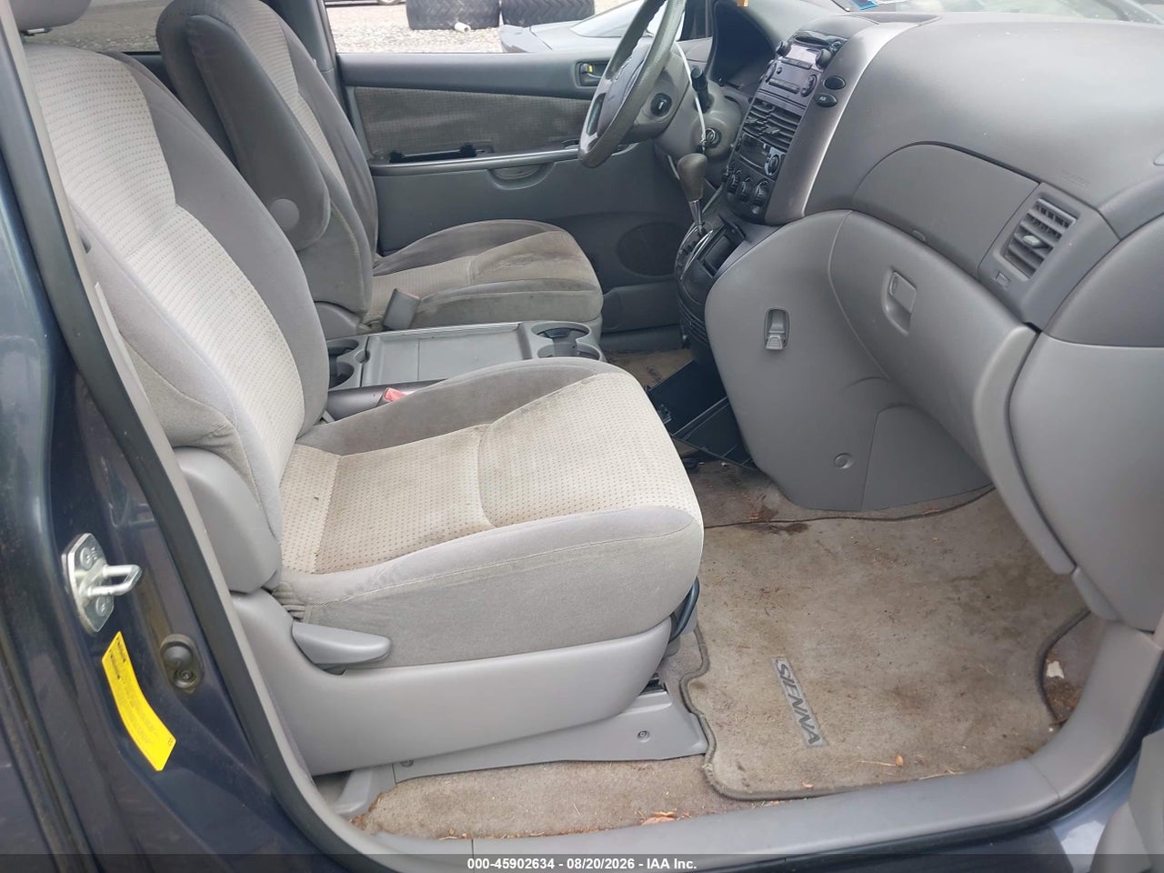 2009 TOYOTA SIENNA LE · 5/11
