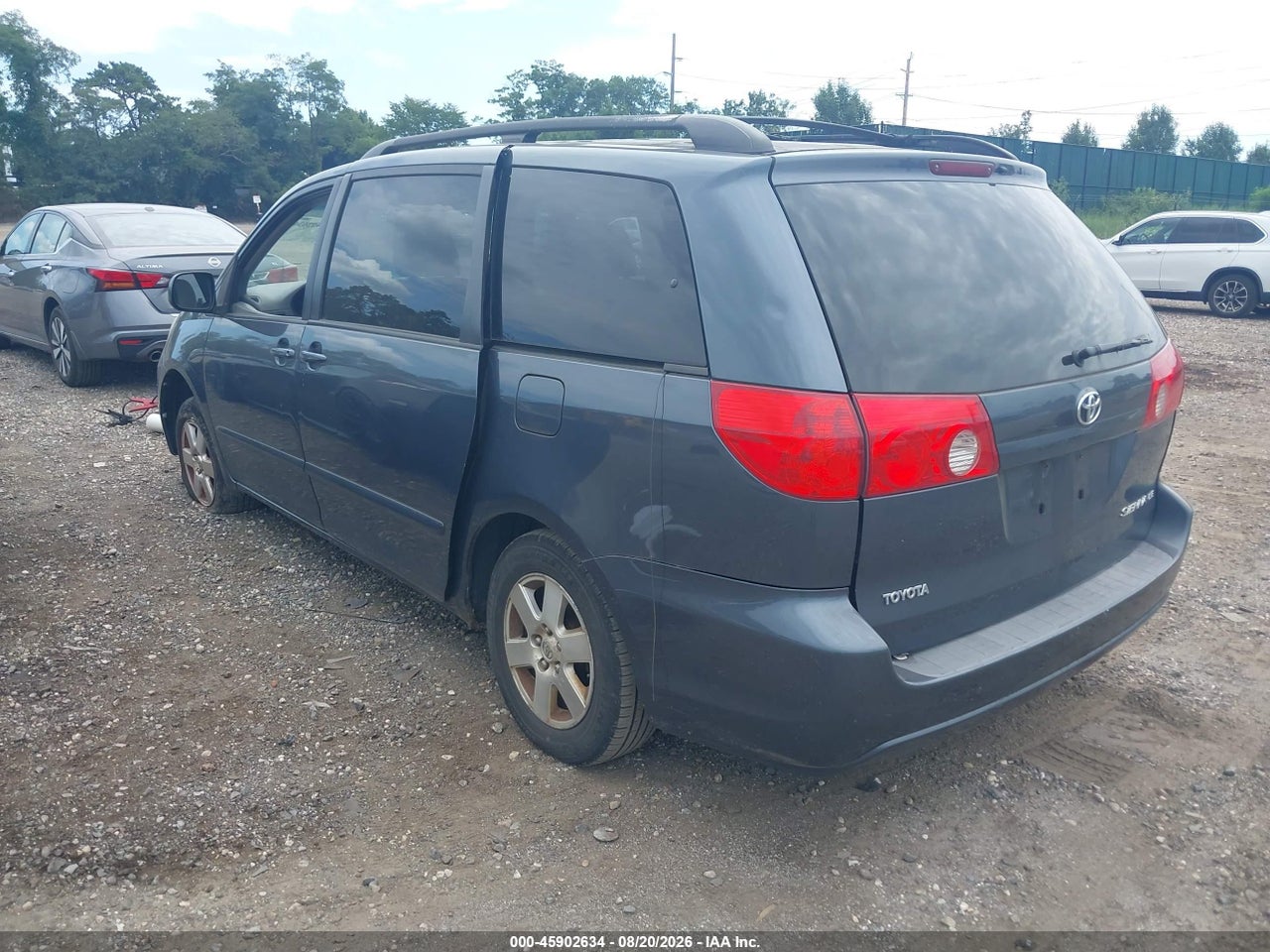 2009 TOYOTA SIENNA LE · 3/11