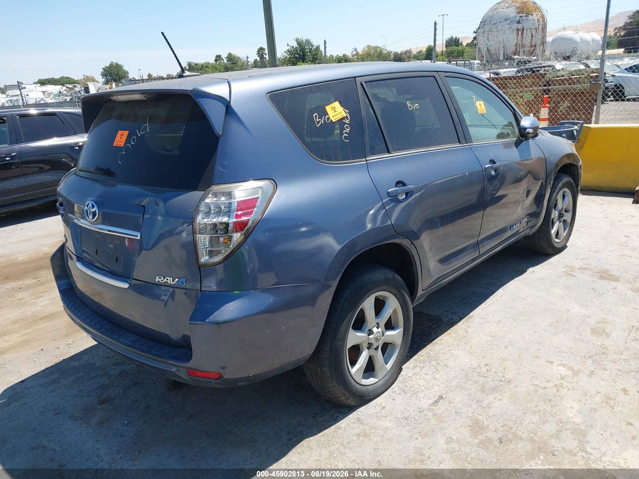 2013 TOYOTA RAV4 EV   · 4/10