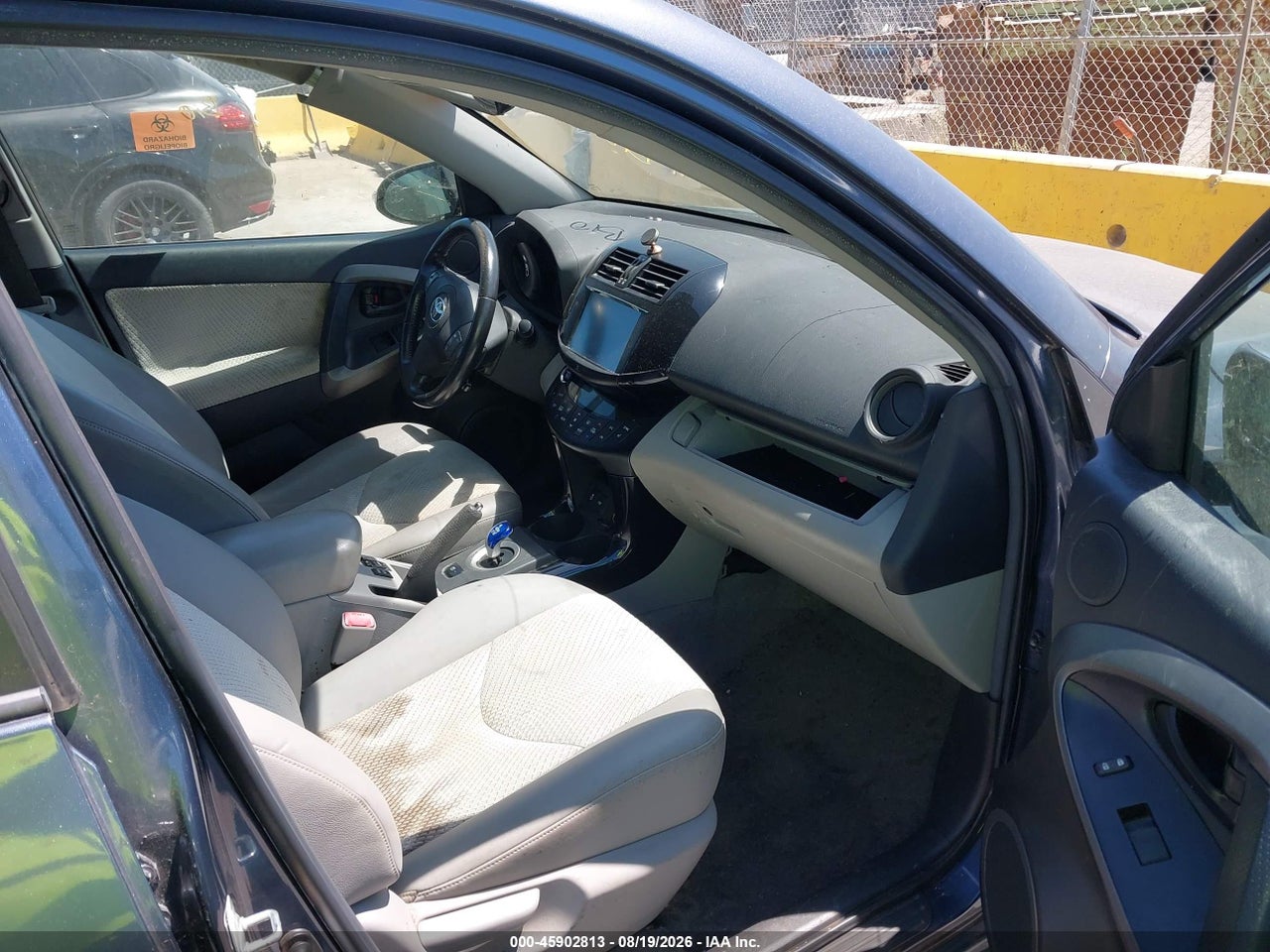 2013 TOYOTA RAV4 EV   · 5/10