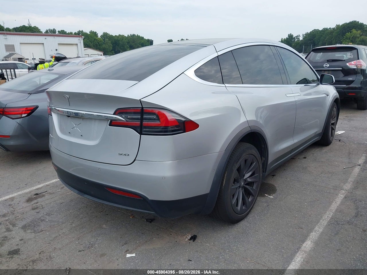 2016 TESLA MODEL X   · 4/10