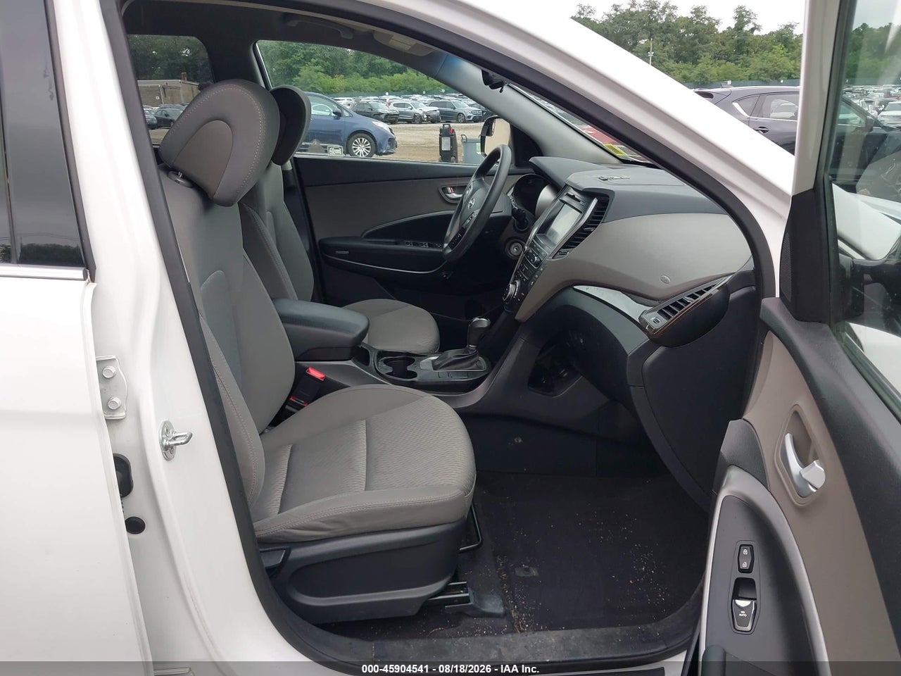 2017 HYUNDAI SANTA FE SE · 5/11