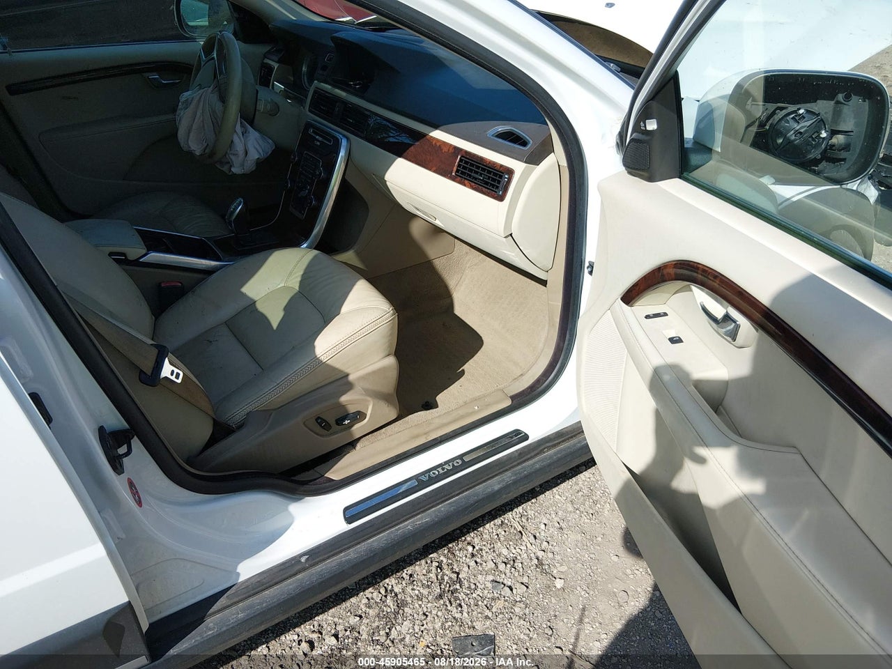 2013 VOLVO XC70 T6 PLATINUM · 5/11