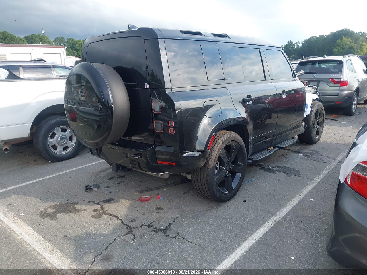 2026 LAND ROVER DEFENDER P400 X-DYNAMIC SE · 4/11