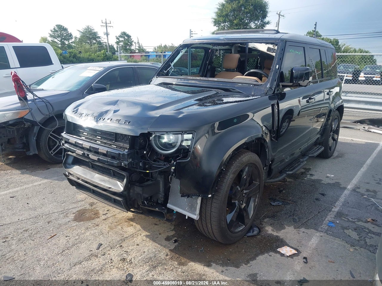 2026 LAND ROVER DEFENDER P400 X-DYNAMIC SE · 2/11