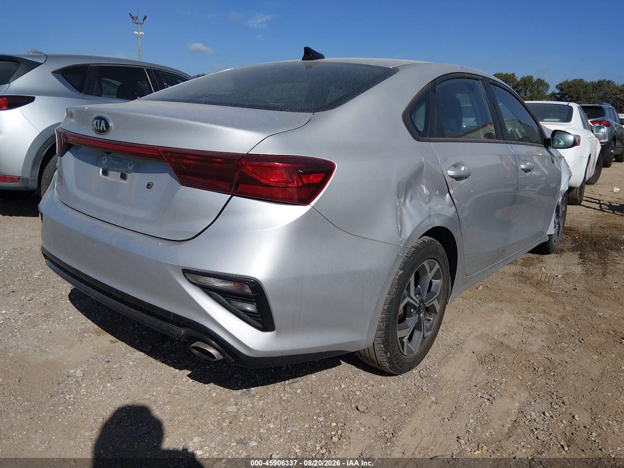 2021 KIA FORTE LXS · 4/10
