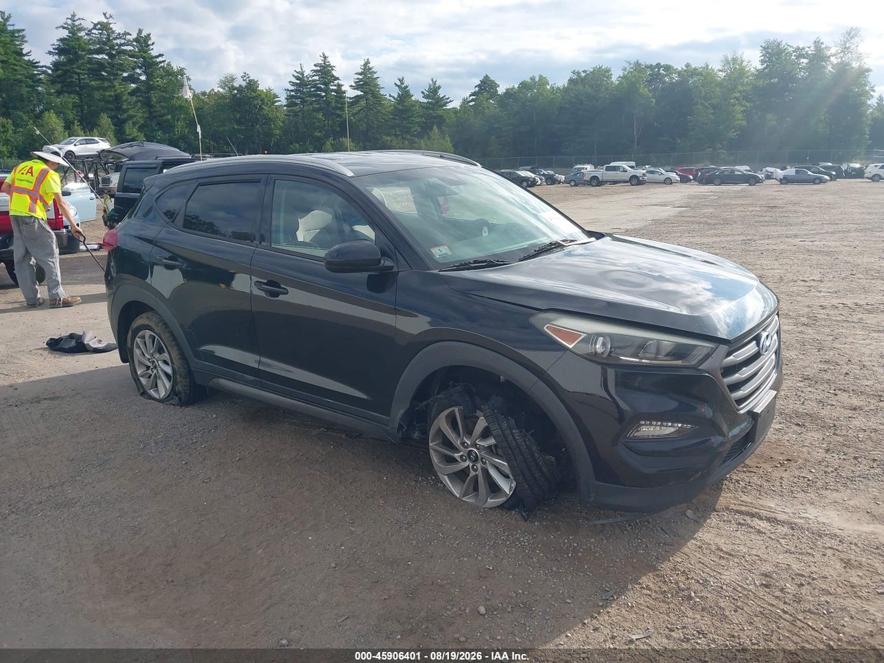 KM8J3CA41GU****** · 2016 HYUNDAI TUCSON SE