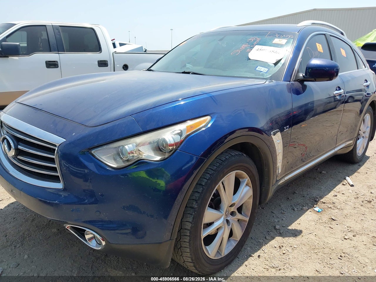 2015 INFINITI QX70 · 6/10