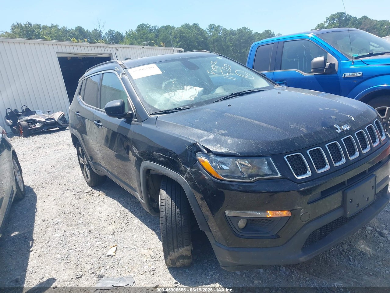 3C4NJDBB8JT****** · 2018 JEEP COMPASS LATITUDE 4X4